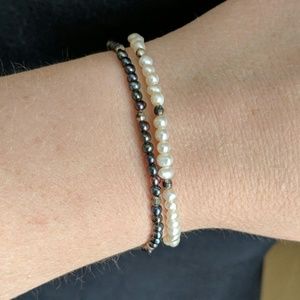 Set 2 sterling and pearl stretch bracelets